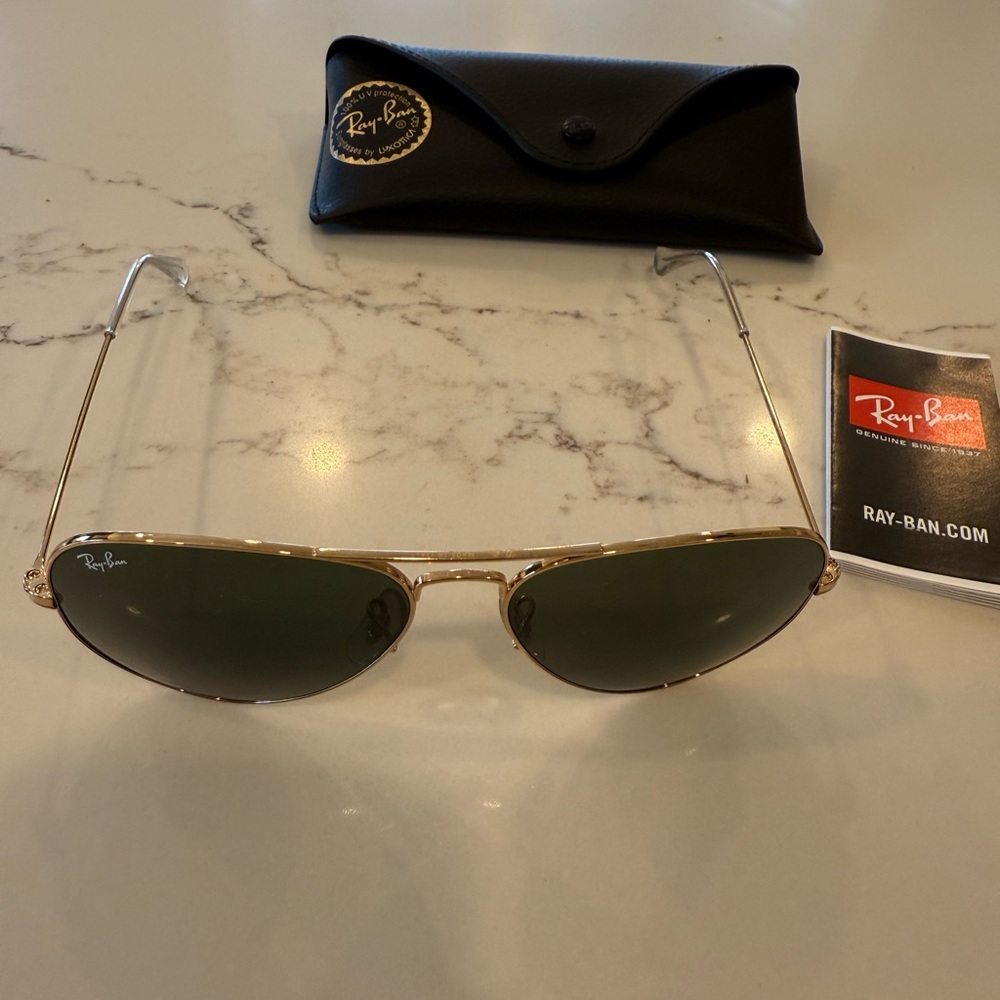 Ray-Ban Aviator Sunglasses with Black Case - Picture 2 of 2